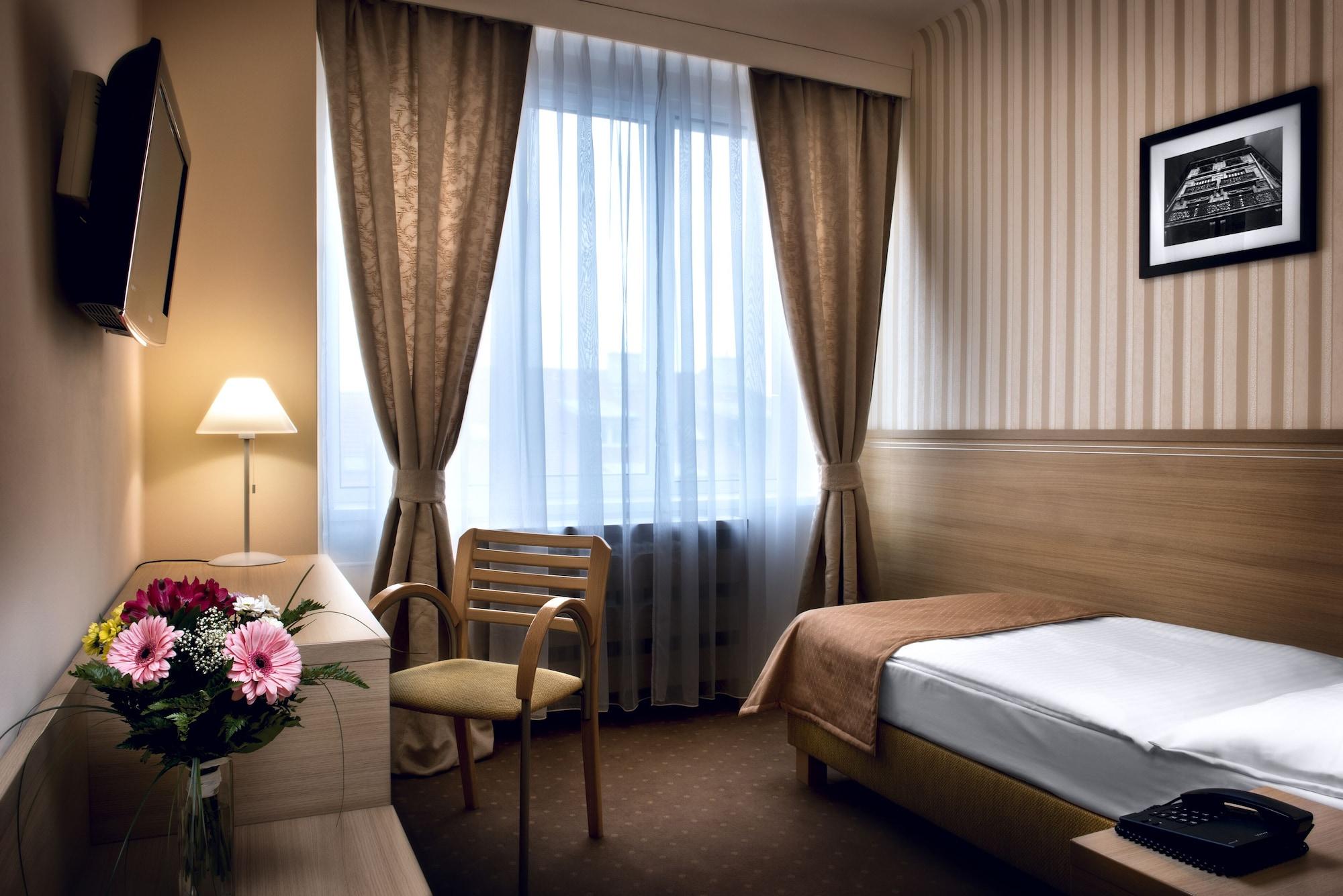 Hotel Tatra Bratislava Ngoại thất bức ảnh